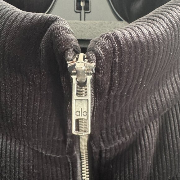 Alo Yoga Ribbed Velour Mountain Side Puffer Vest NWT, SOLD OUT, Size S - Picture 8 of 16